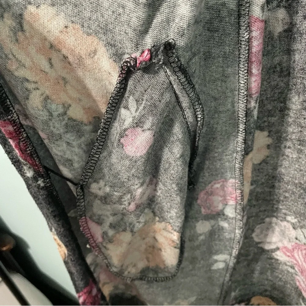 No Boundaries M Long Cardigan with Pockets Floral Gray Pink